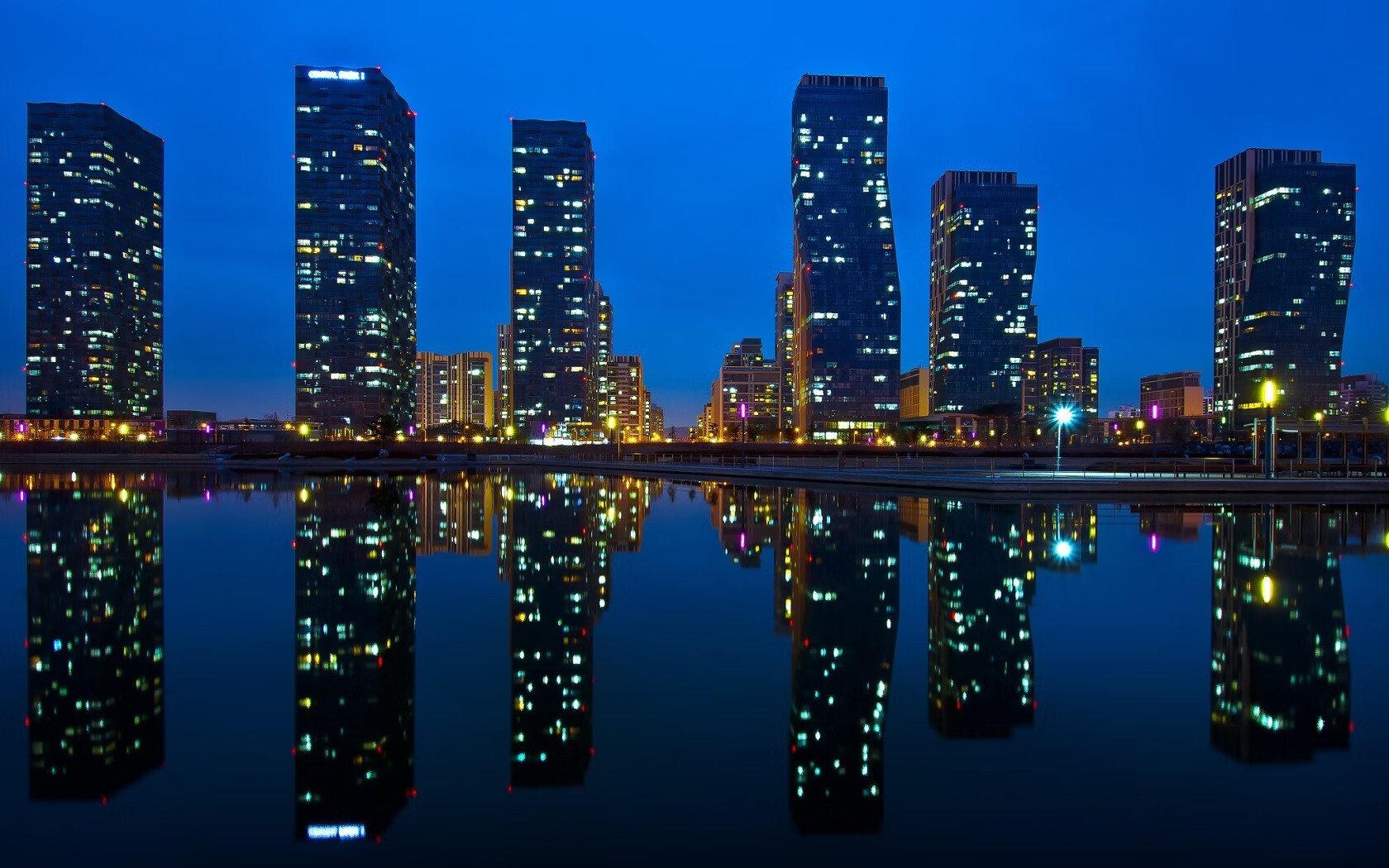 德意志之盾，布雷默一厘米的完美数学，如何在欧冠史诗对决中镌刻永恒里程碑？